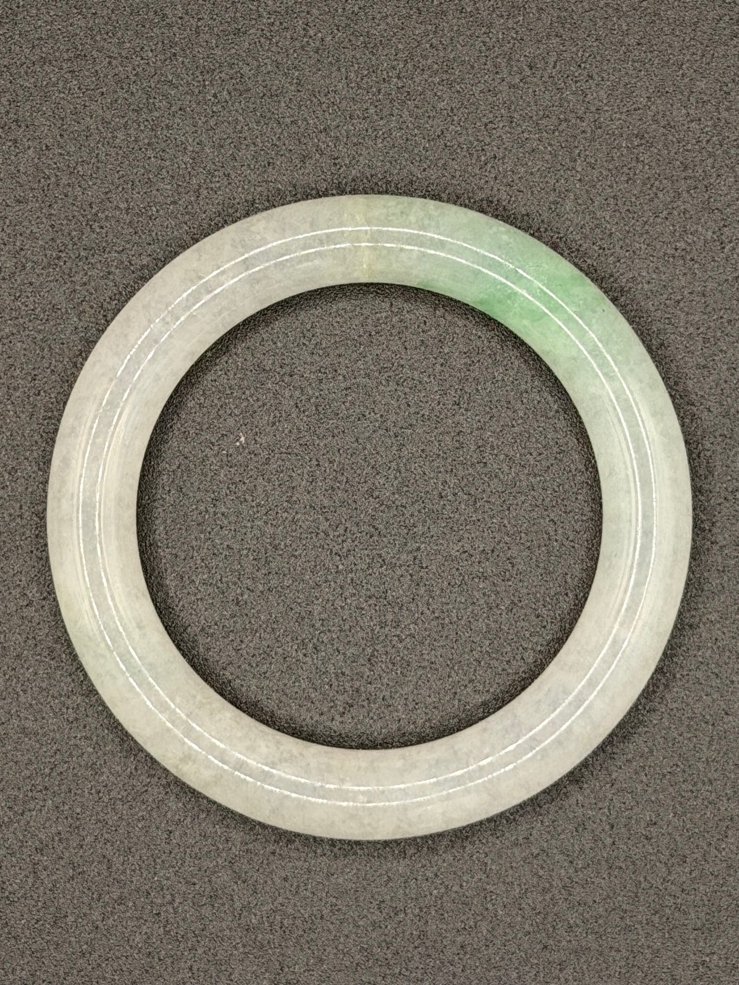 Natural Type A Fine-Texture Bean Green Burmese Jadeite Bangle | 天然A貨靖種豆青元形緬甸翠玉手鐲