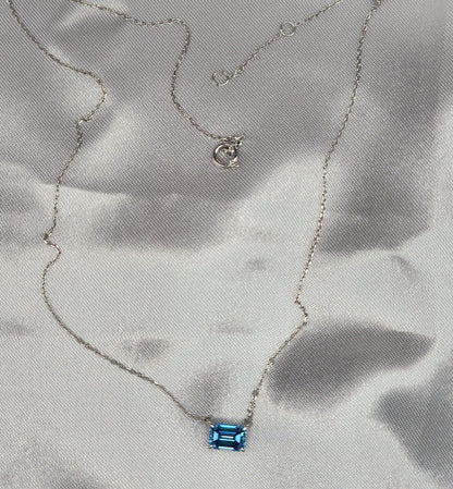 18K White Gold Lab Grown Diamond Emerald Cut Diamond Necklace