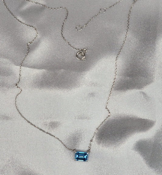 18K White Gold Lab Grown Diamond Emerald Cut Diamond Necklace