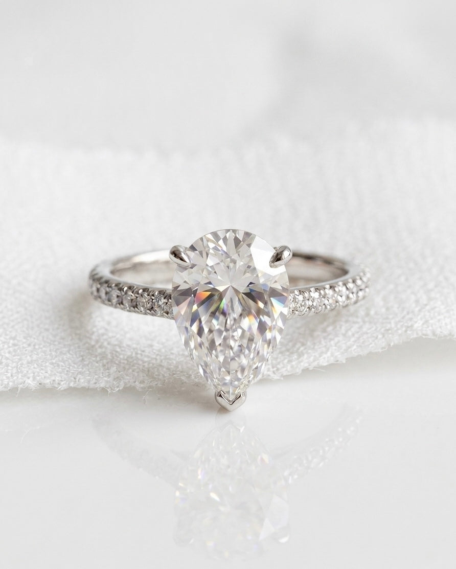 18K White Gold Pear Shape Lab Grown Diamond Ring