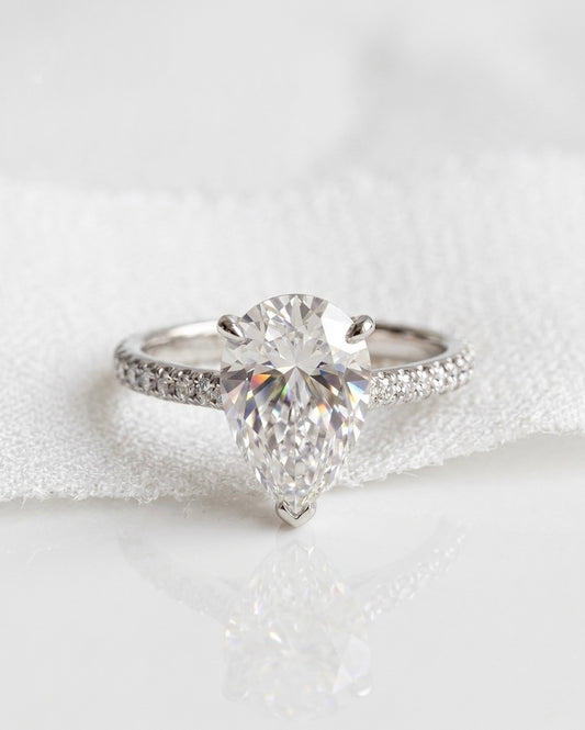 18K White Gold Pear Shape Lab Grown Diamond Ring