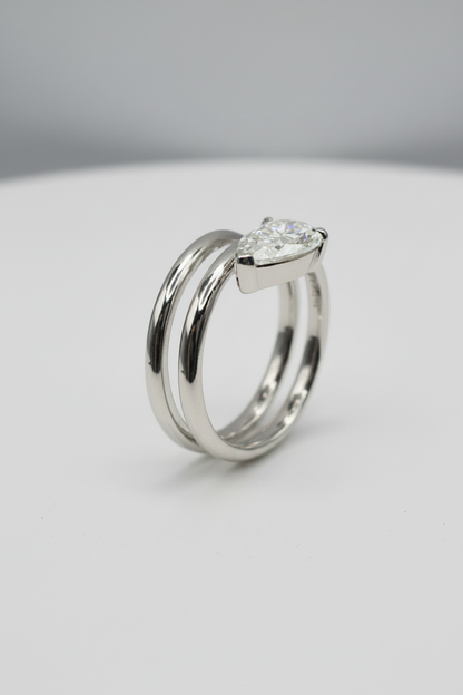 Diagonal Ring Still - No Bluetack